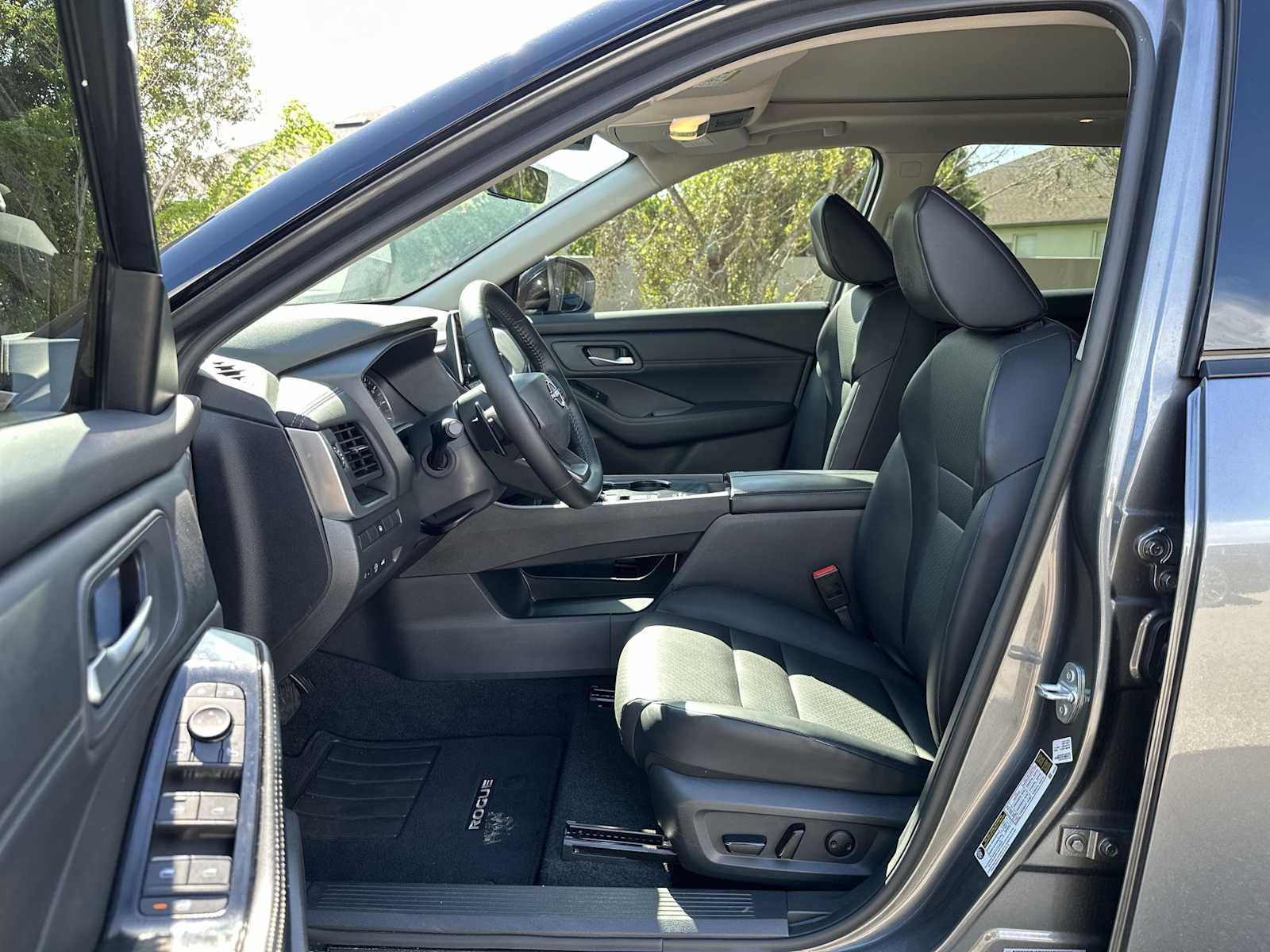 Used 2026 Nissan Rogue Dark Armor FWD image 2