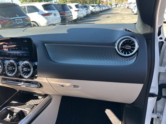 Used 2025 Mercedes-Benz GLA 250 4MATIC image 35