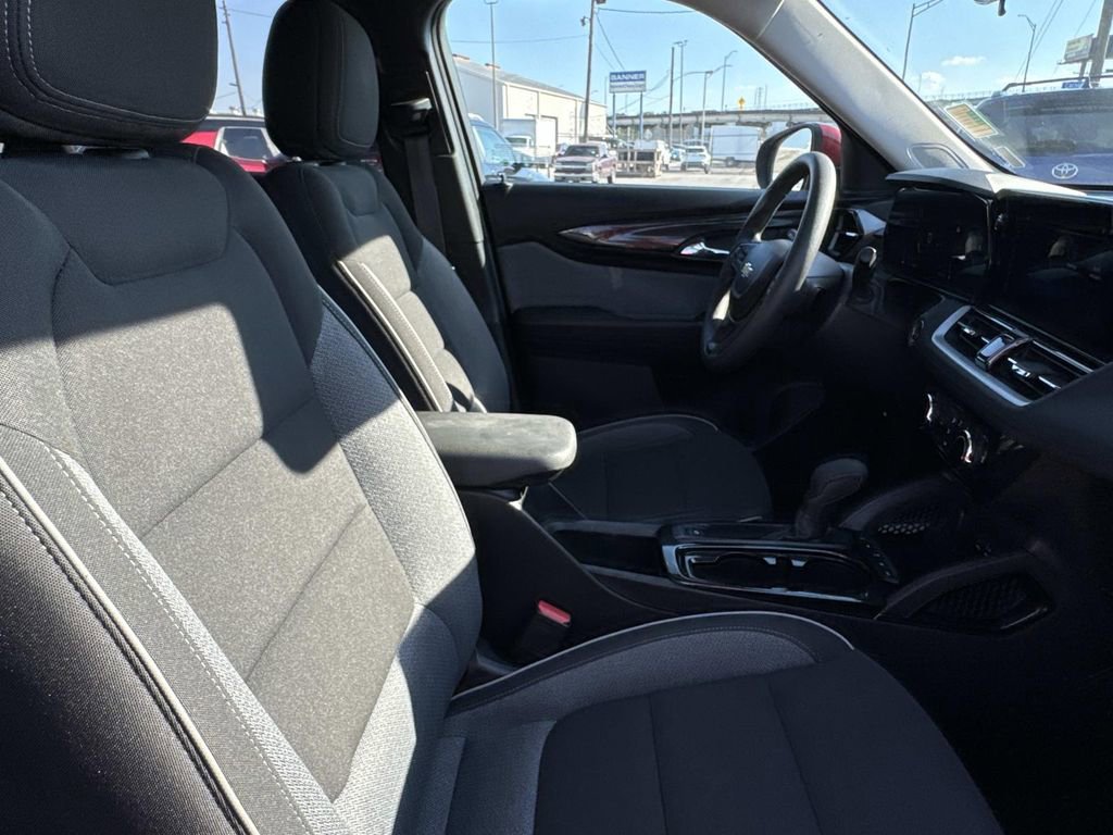 Used 2025 Chevrolet TrailBlazer LT image 11