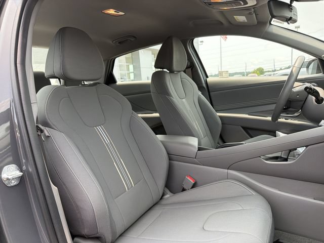 Used 2025 Hyundai Elantra Sport FWD image 29