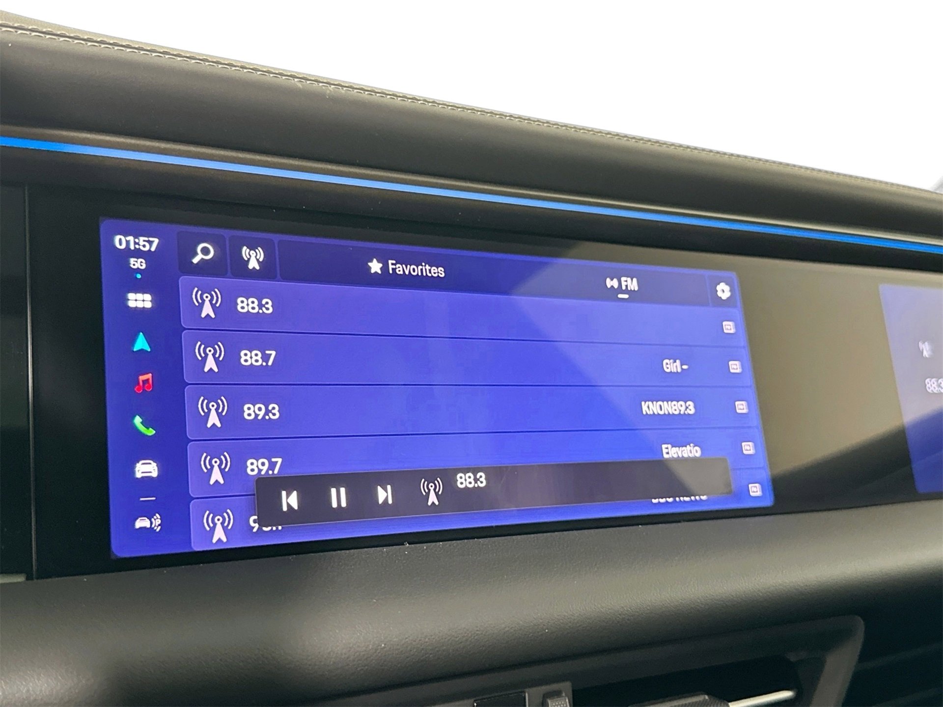 Certified 2025 Porsche Macan Turbo Electric image 21