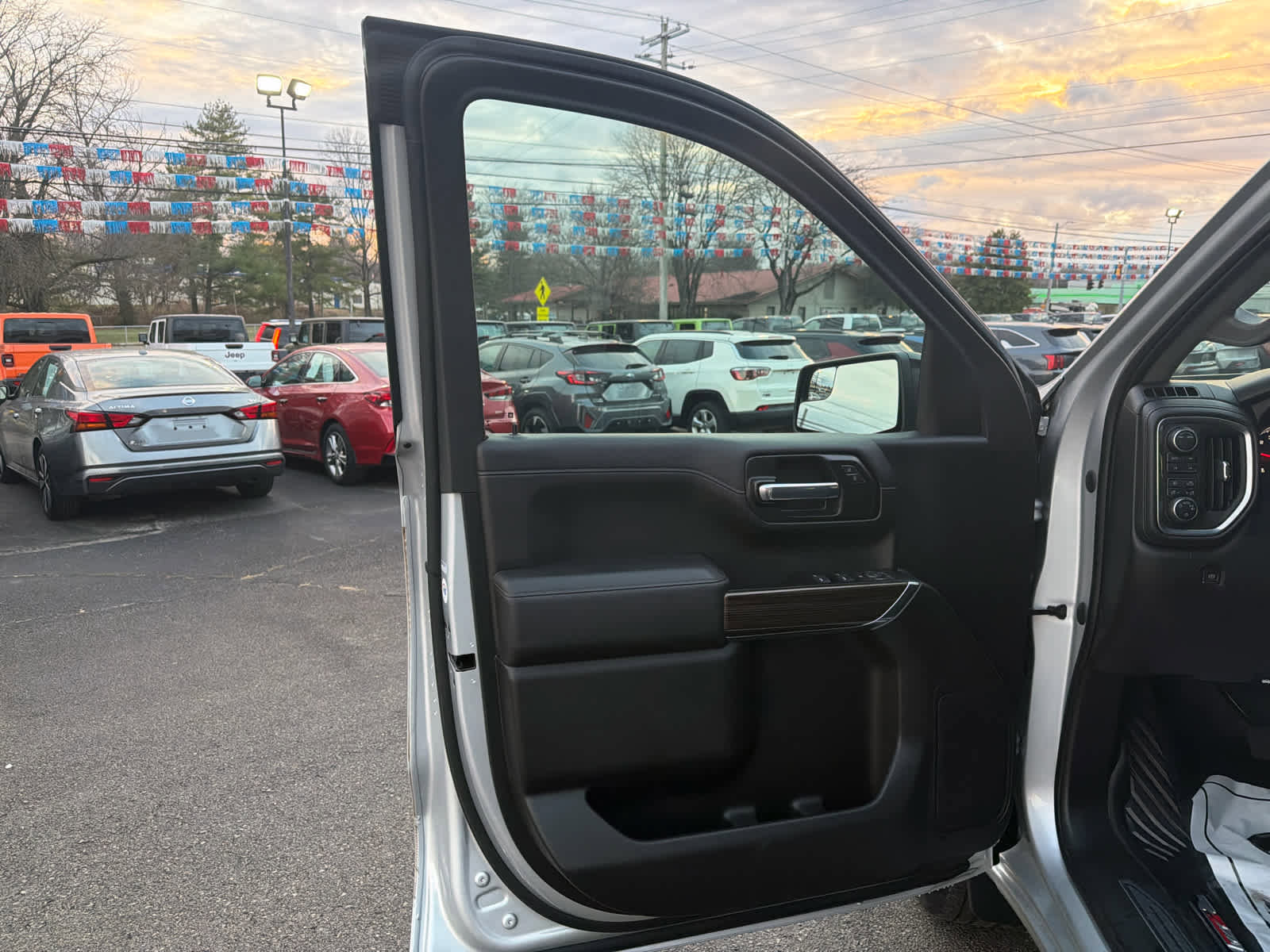 Used 2022 Chevrolet Silverado 1500 RST image 17