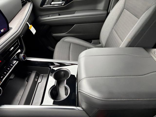 Used 2025 Chevrolet Suburban LS image 25