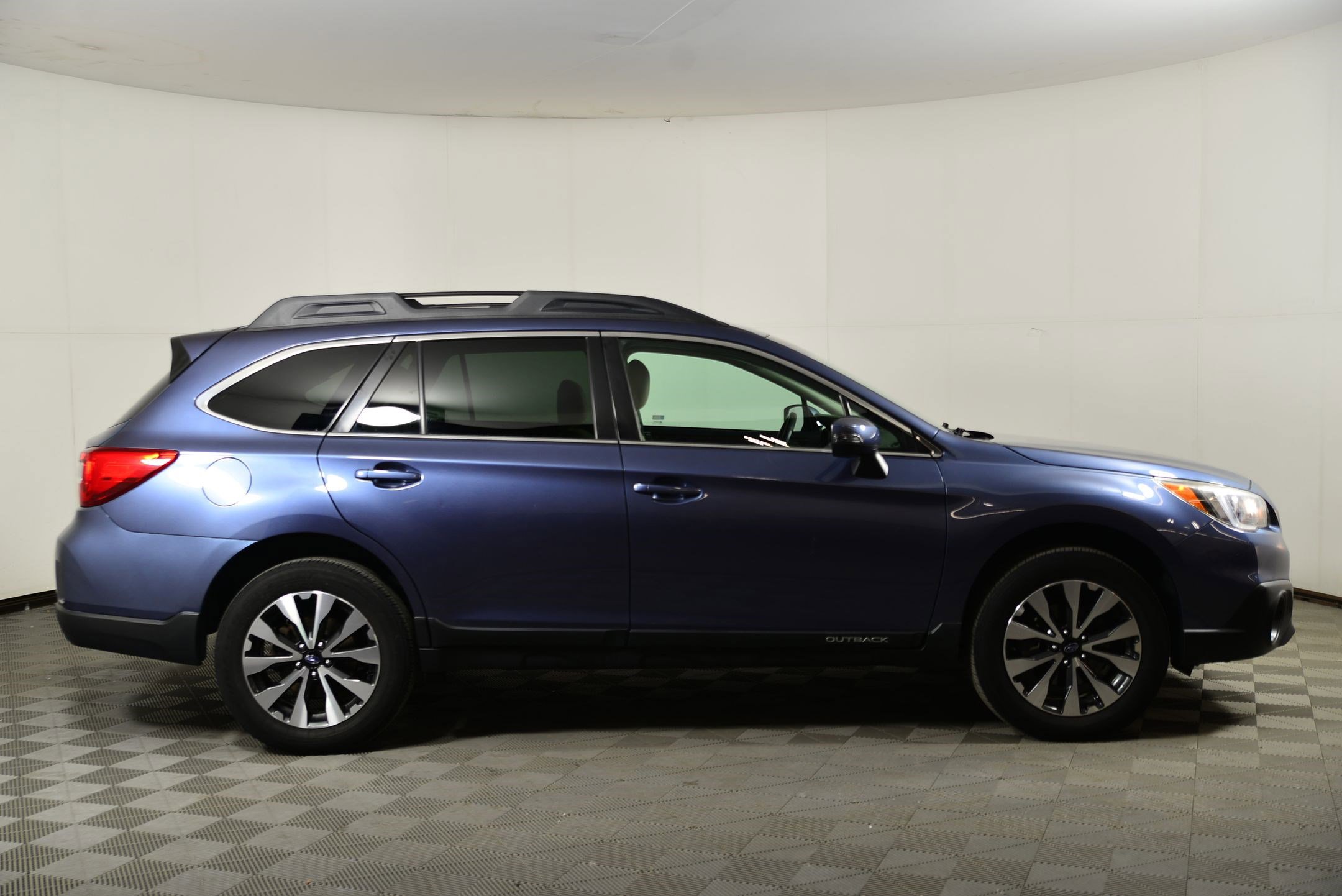 Used 2017 Subaru Outback 2.5i Limited image 8