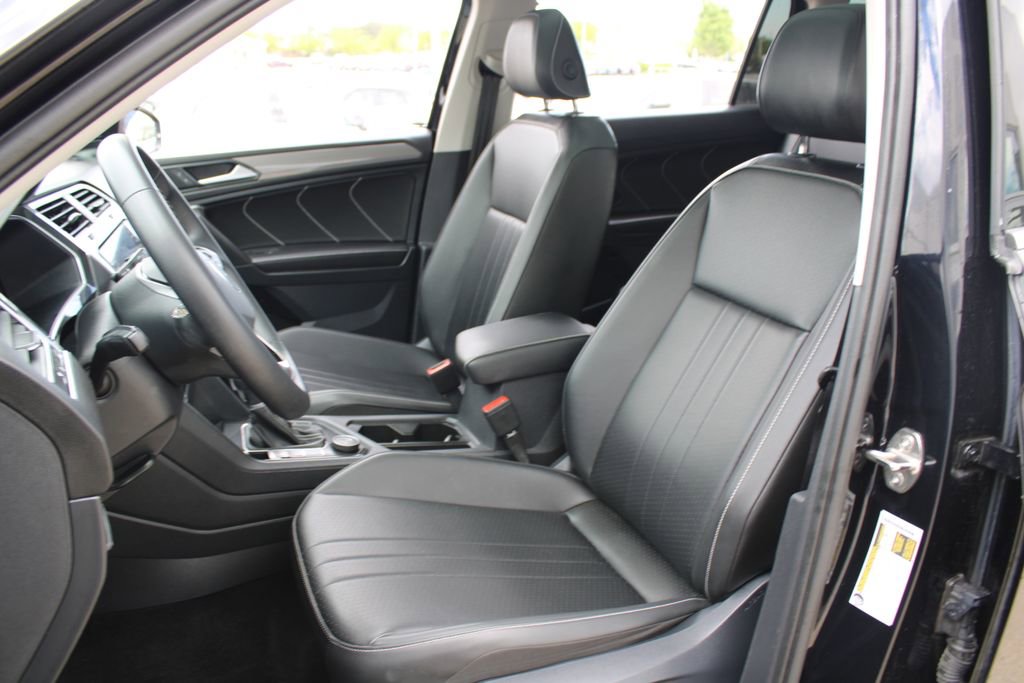Certified 2024 Volkswagen Tiguan SE w/ Panoramic Sunroof Package AWD/4WD image 7