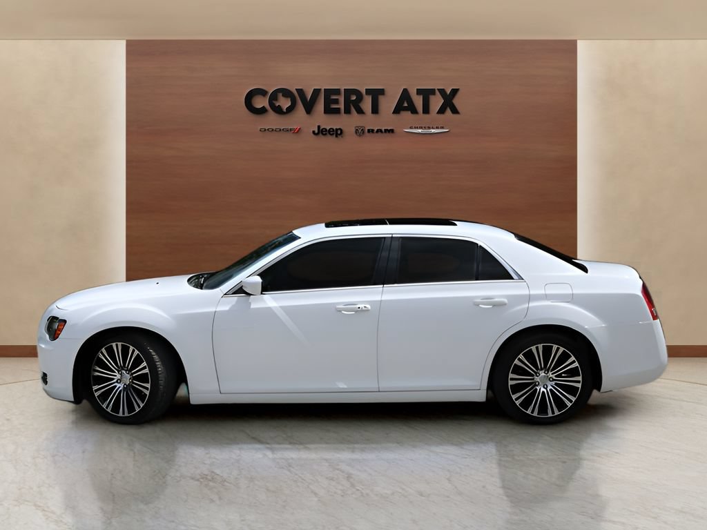 Used 2014 Chrysler 300 S RWD image 2