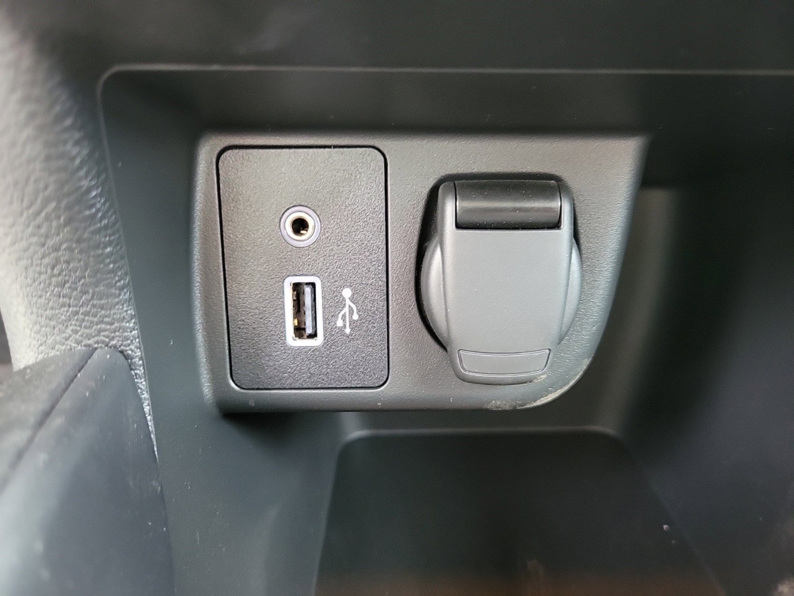 New 2025 Nissan Versa S FWD image 24