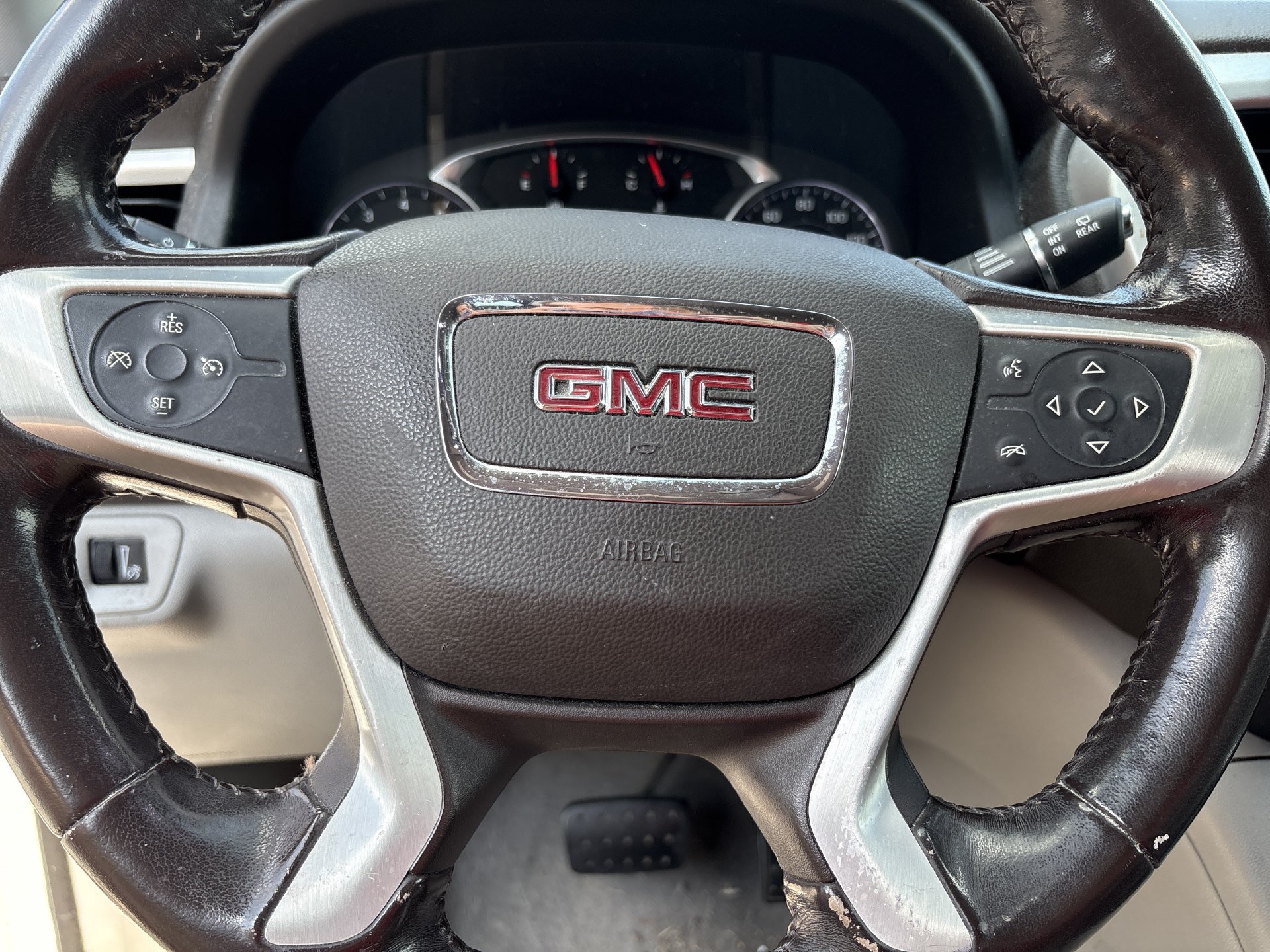 Used 2019 GMC Acadia SLT FWD image 7