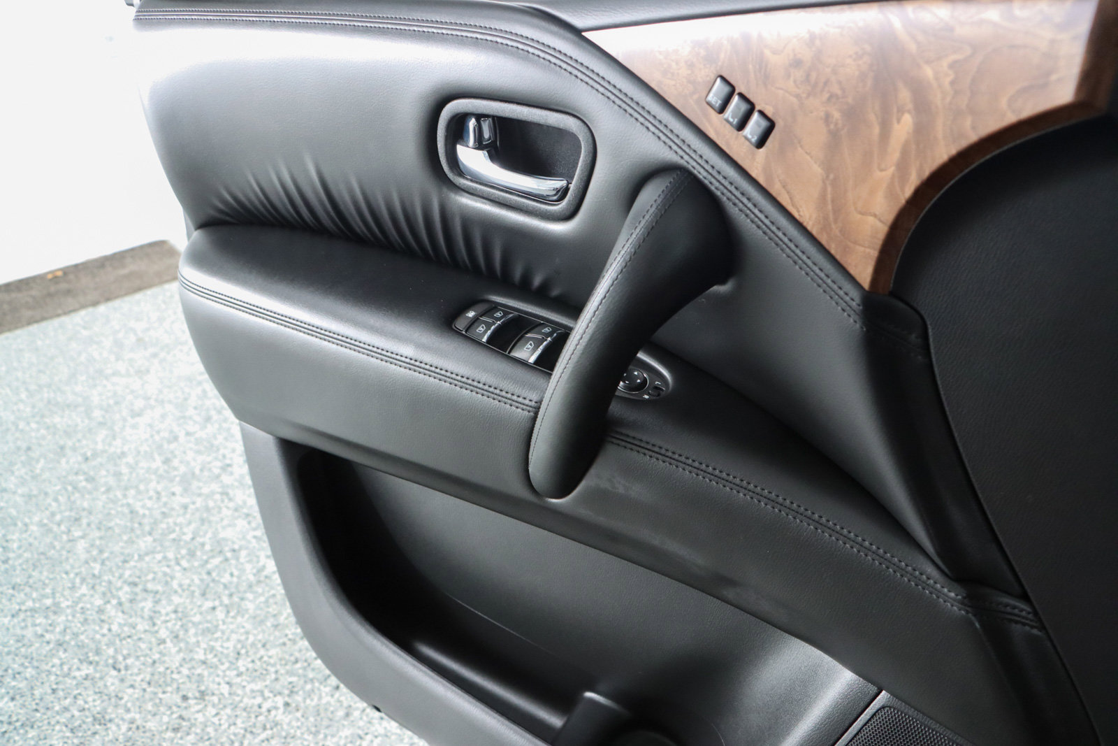 Used 2022 Nissan Armada SL w/ Captain's Chairs Package image 23