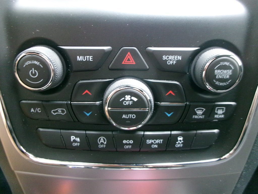 Used 2018 Jeep Grand Cherokee Laredo image 42