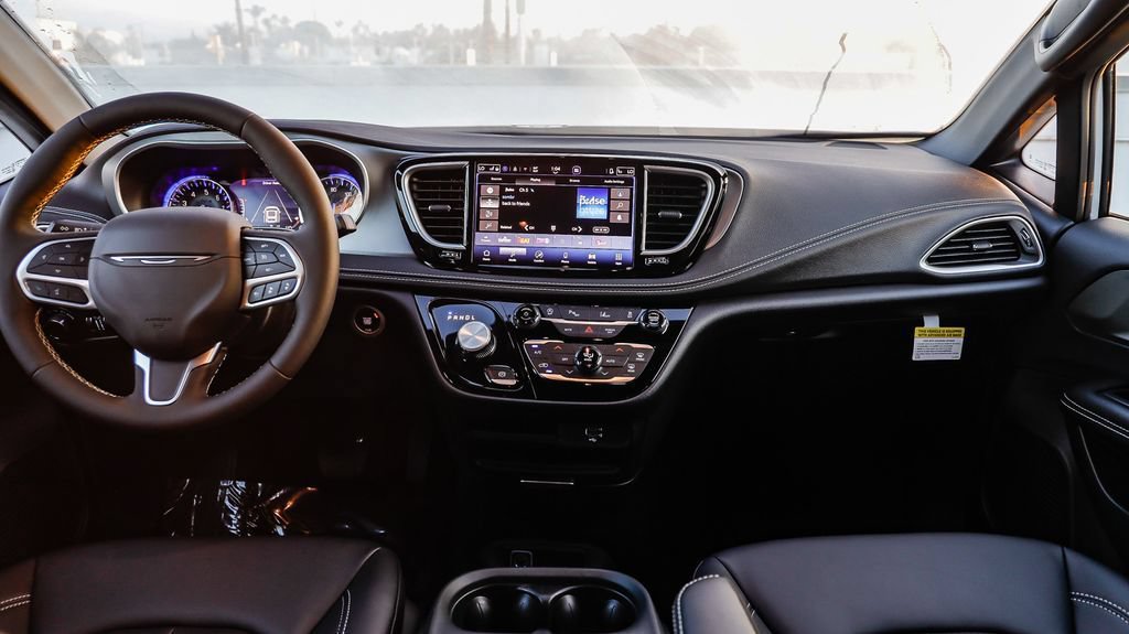 New 2027 Chrysler Pacifica Select FWD image 15