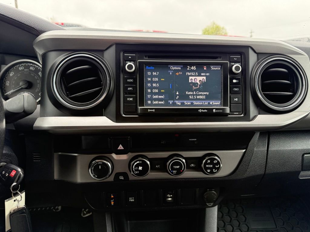 Used 2017 Toyota Tacoma 4x4 Double Cab image 11