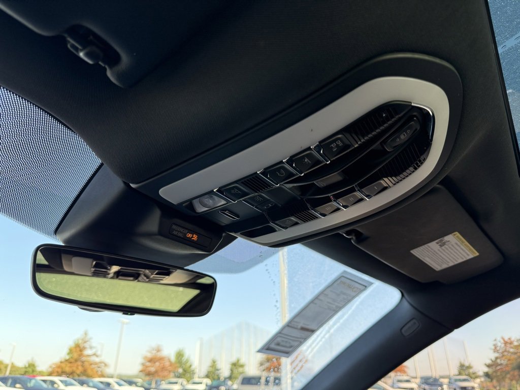 Used 2022 Porsche Macan S w/ Premium Package Plus image 22