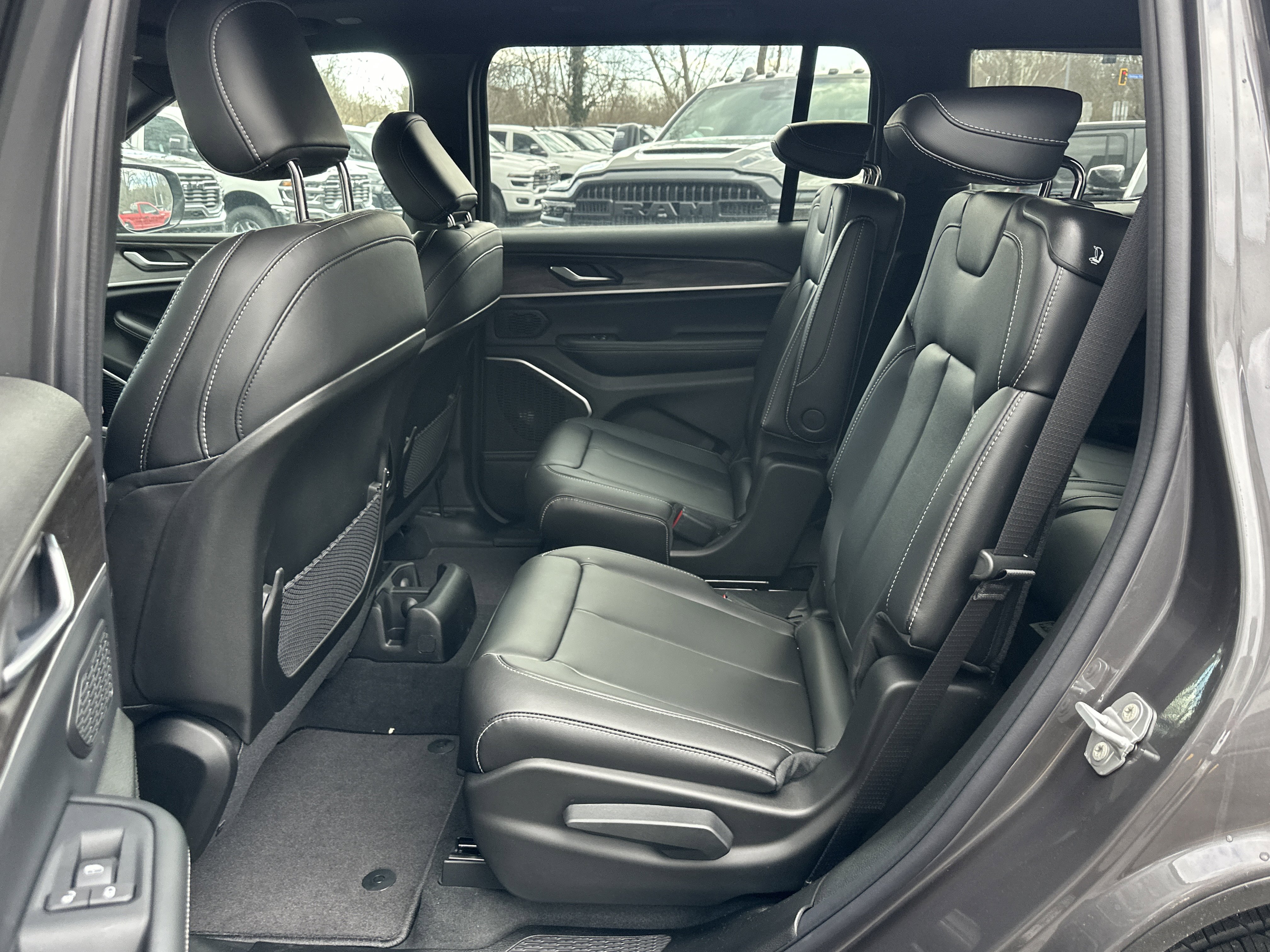 New 2026 Jeep Grand Cherokee L Limited w/ Limited Altitude Package image 30