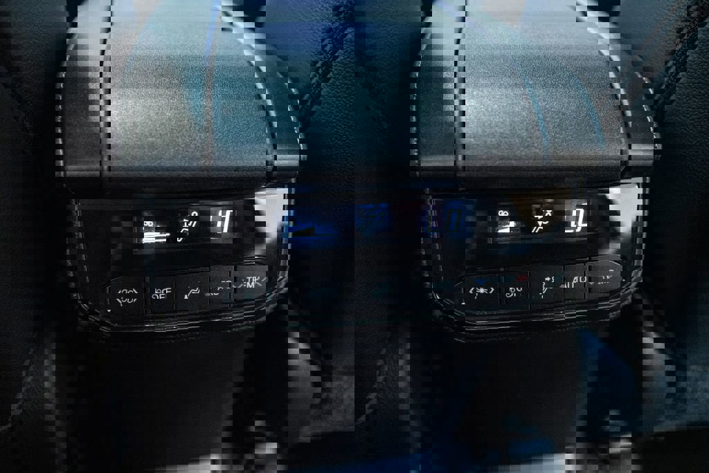 Used 2023 Toyota Highlander XLE AWD/4WD image 38