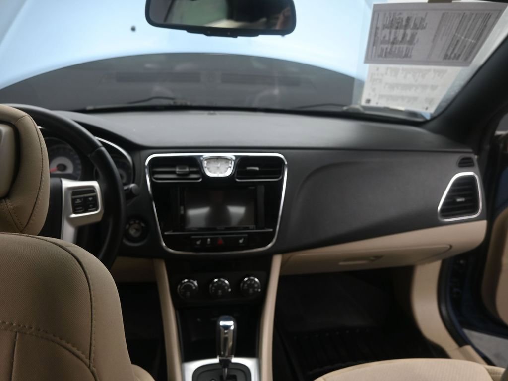 Used 2011 Chrysler 200 Limited image 21