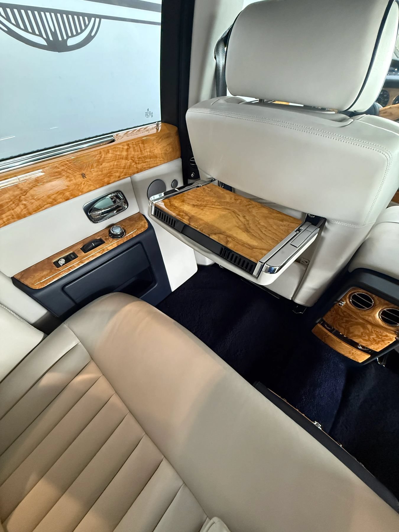 Used 2009 Rolls-Royce Phantom Sedan RWD image 28