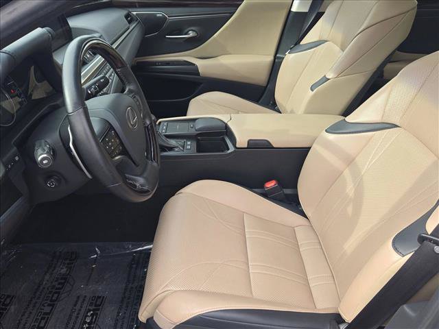 Used 2019 Lexus ES 300h w/ Accessory Package 2 FWD image 17