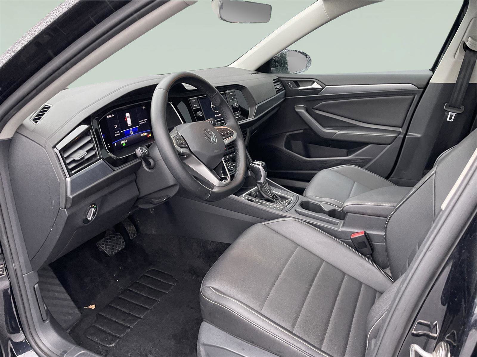 Used 2022 Volkswagen Jetta SE w/ Panoramic Sunroof Package FWD image 11