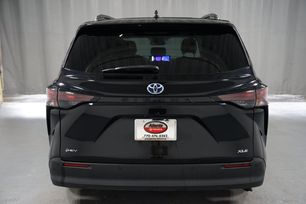 Certified 2025 Toyota Sienna XLE FWD image 7