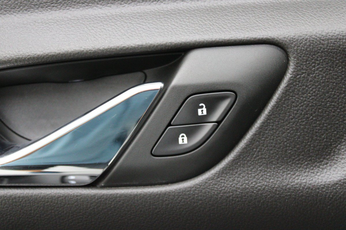 Used 2022 GMC Acadia SLT w/ LPO, Floor Liner Package FWD image 17