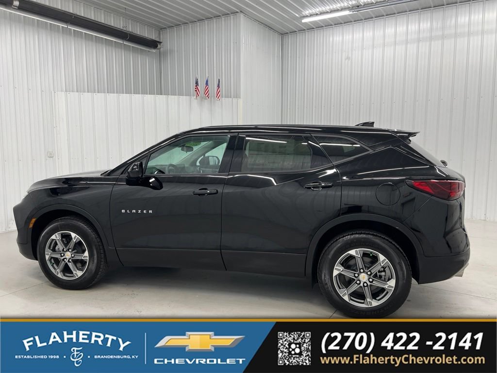 Used 2026 Chevrolet Blazer LT FWD image 5
