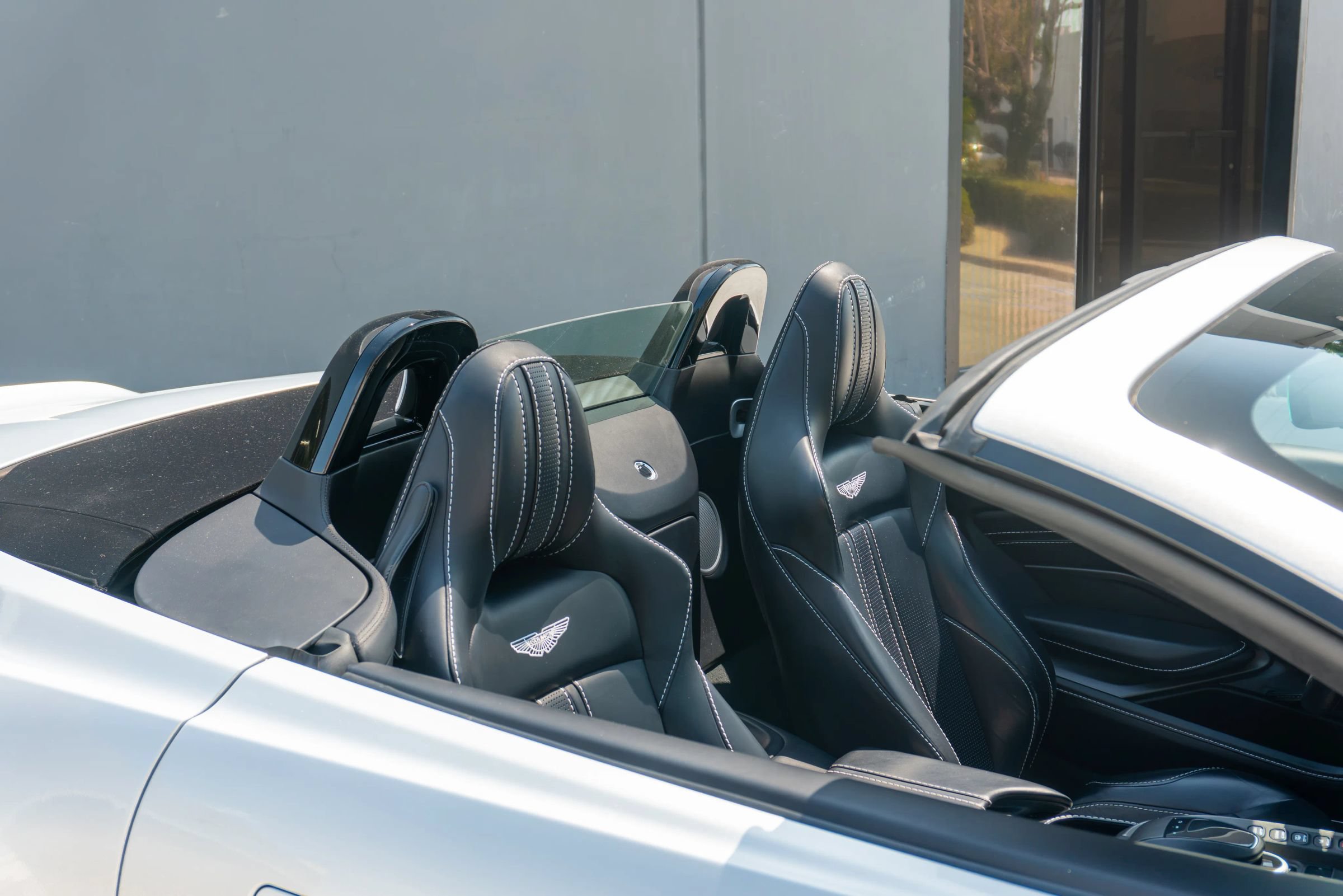 Used 2022 Aston Martin V8 Vantage Roadster RWD image 15
