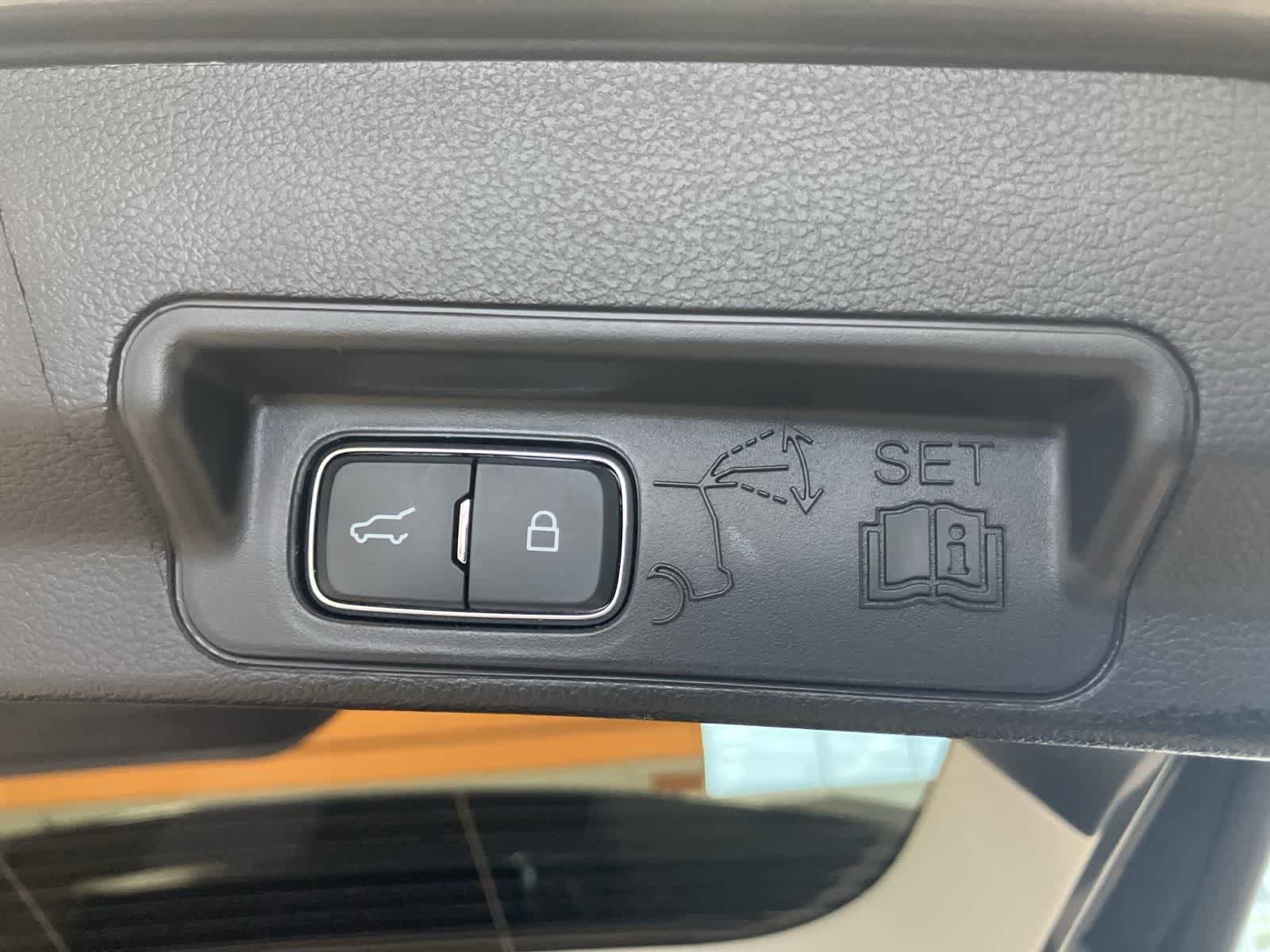 Used 2025 Ford Explorer Active image 26
