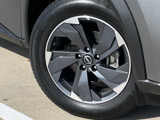 Used 2025 Nissan Rogue SV FWD image 8