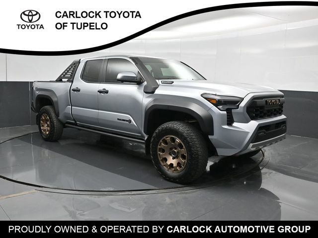 Used 2025 Toyota Tacoma Trailhunter image 5