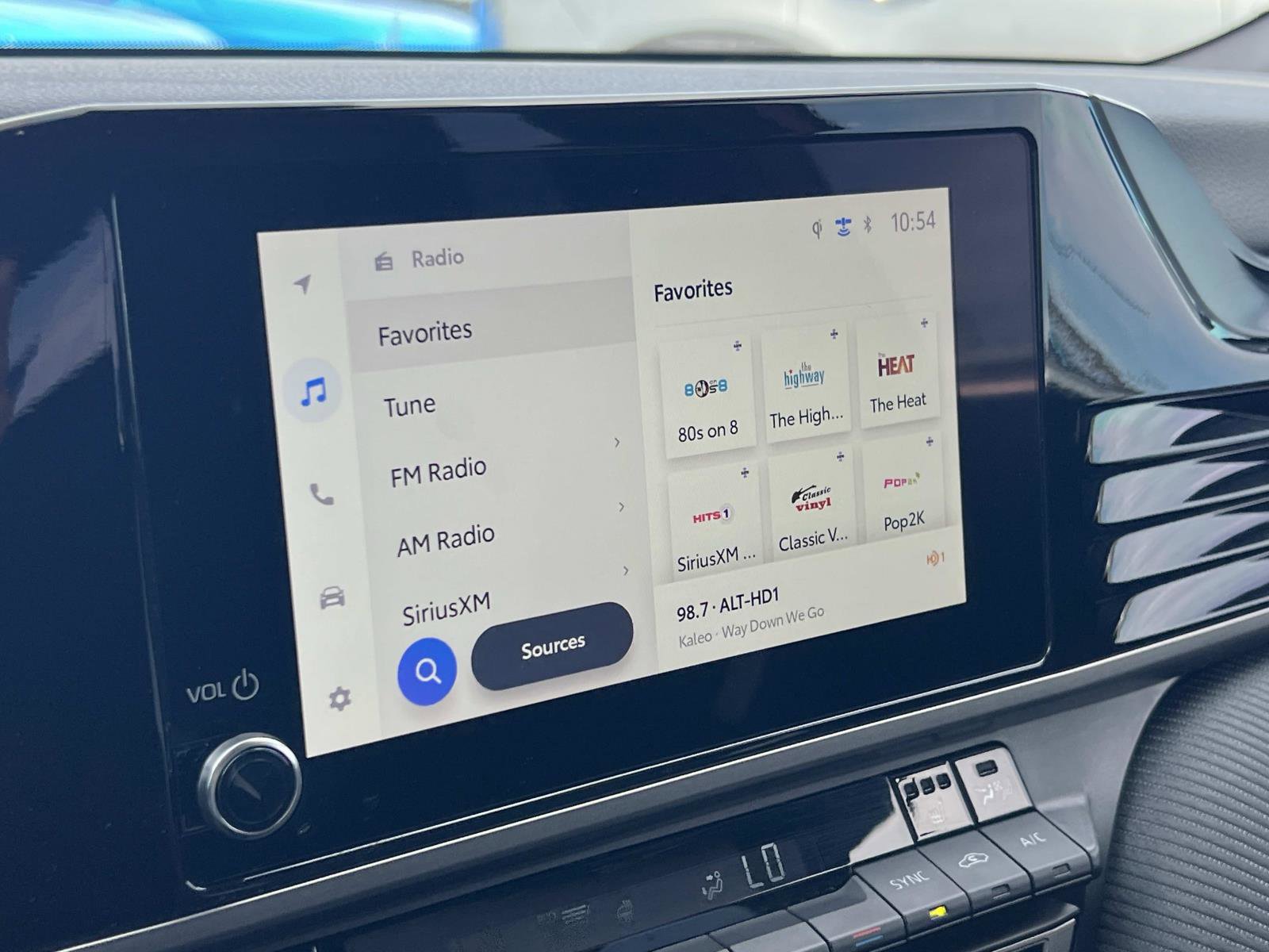 Used 2025 Toyota Camry SE w/ Convenience Package image 12