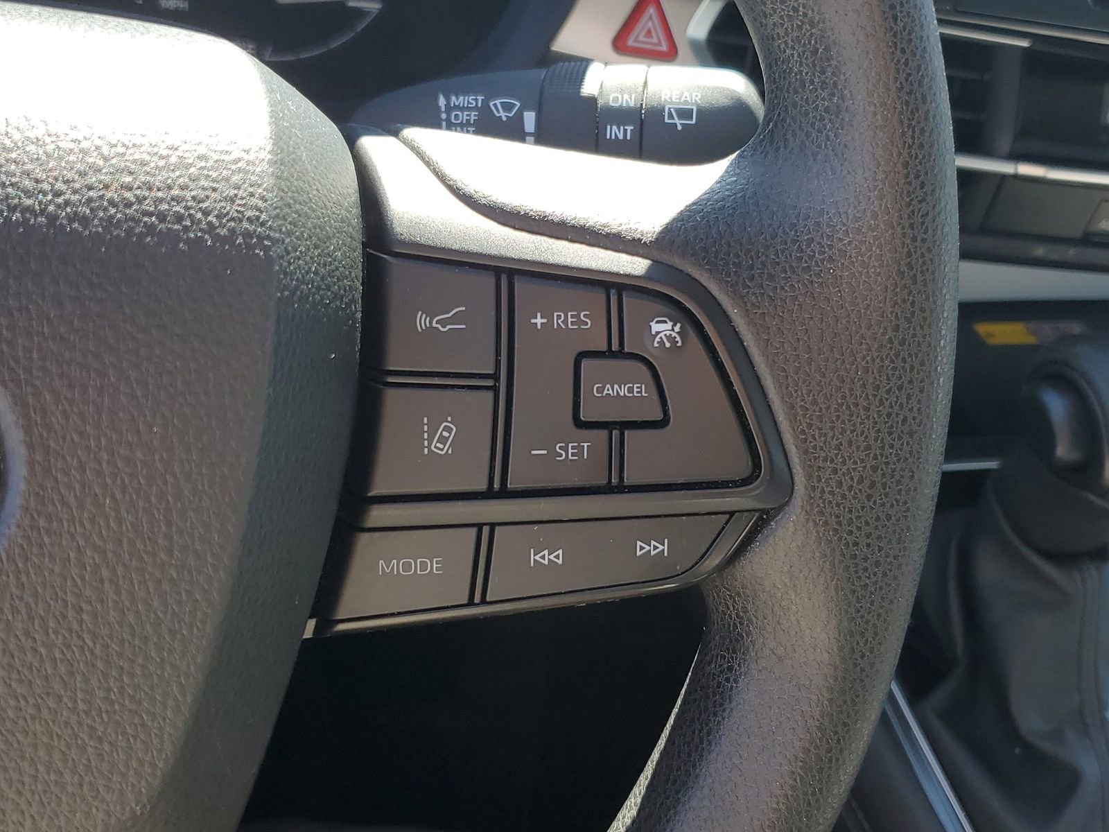 Certified 2025 Toyota Sienna LE image 23