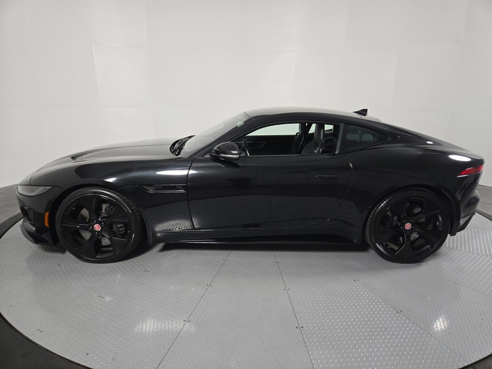 Used 2023 Jaguar F-TYPE R-Dynamic image 30