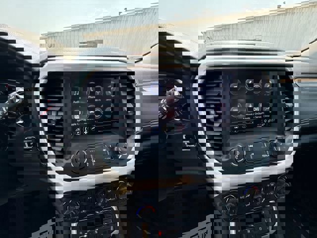 Used 2023 GMC Acadia SLE w/ Driver Convenience Package image 14