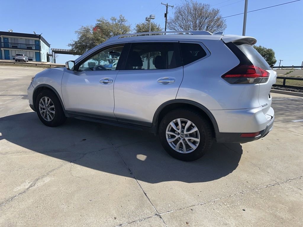 Used 2018 Nissan Rogue SV image 4