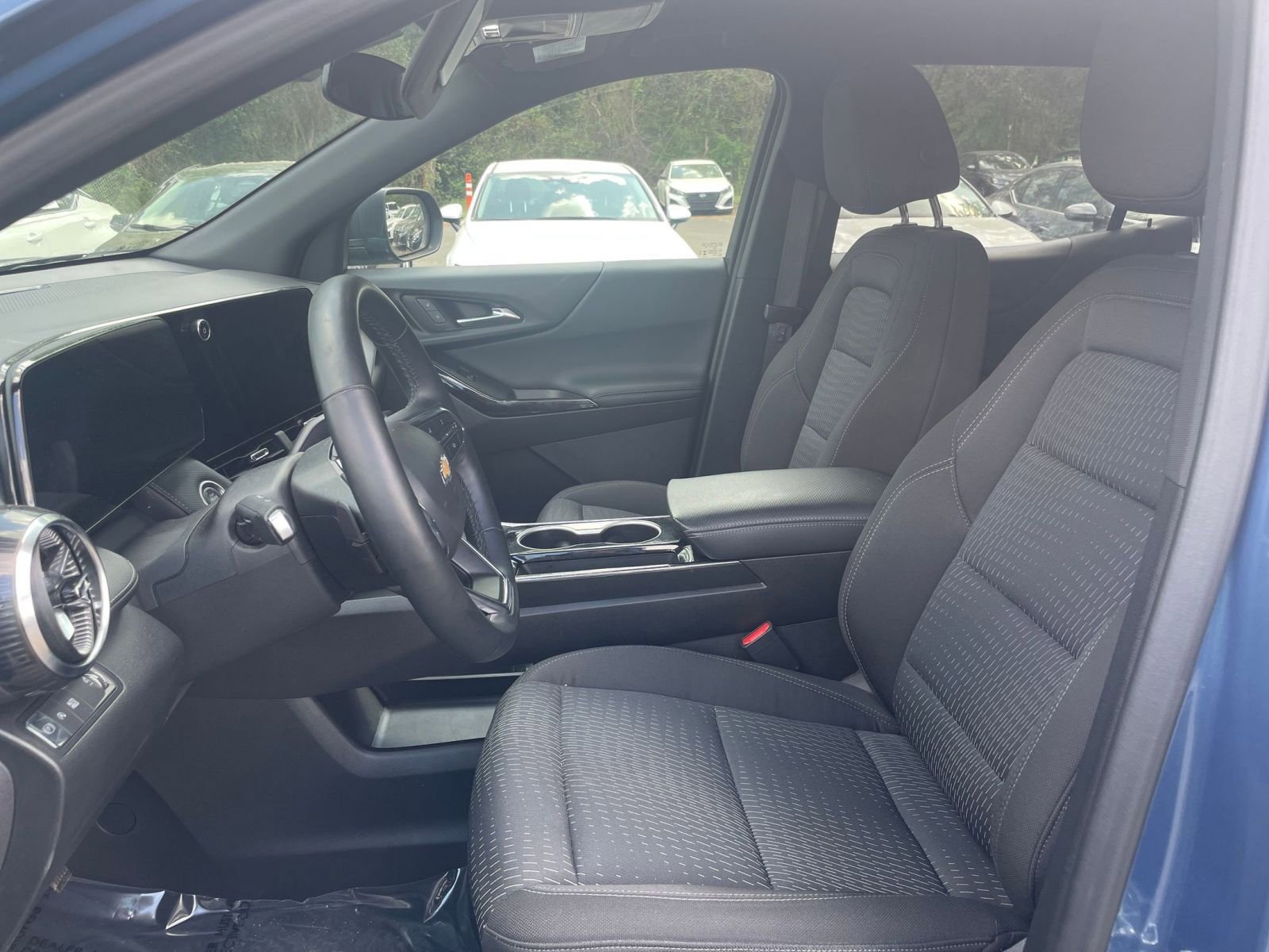 Used 2025 Chevrolet Equinox LT FWD image 28