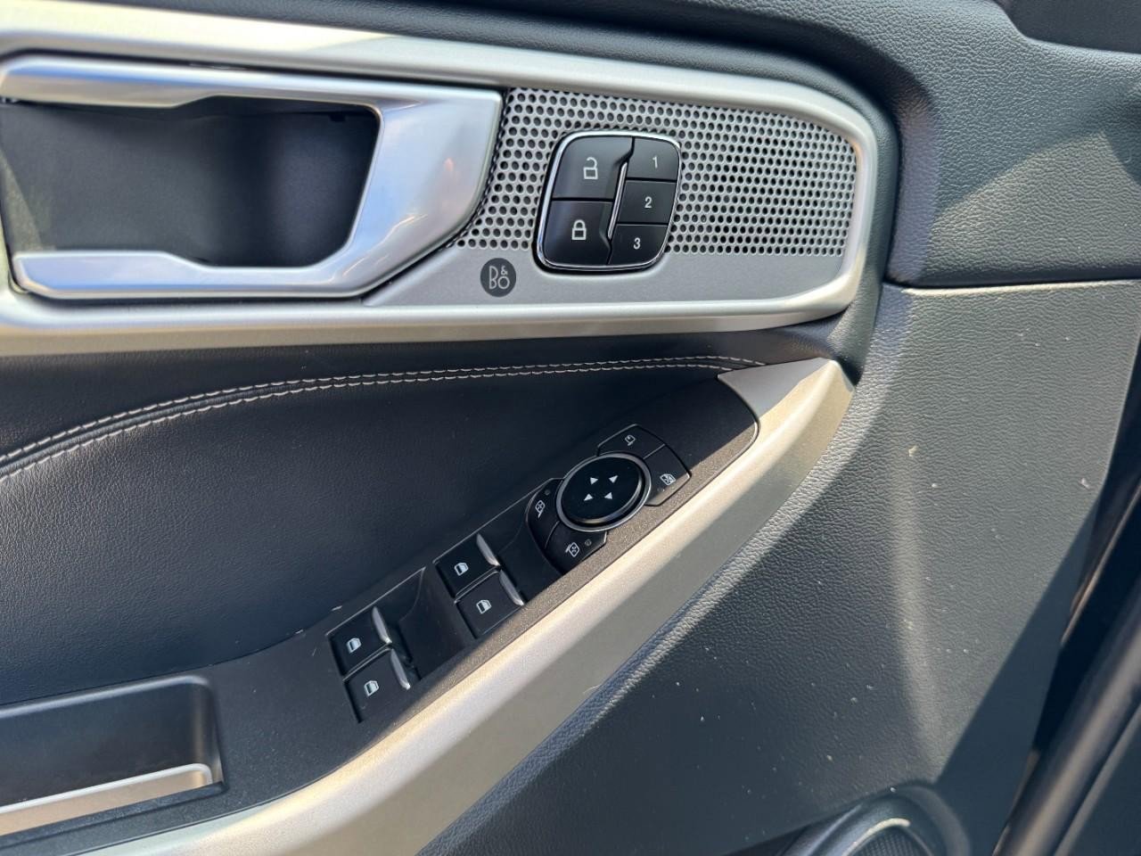 Used 2022 Ford Explorer Limited w/ Equipment Group 301A image 17