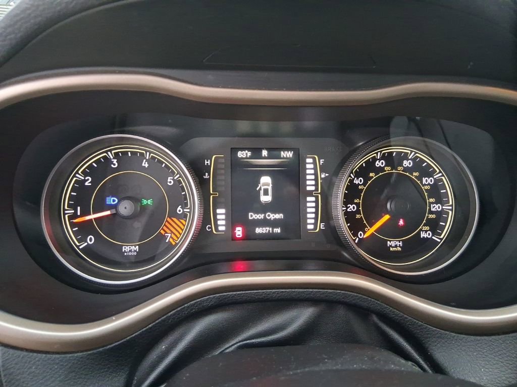 Used 2015 Jeep Cherokee Latitude w/ Cold Weather Group image 14