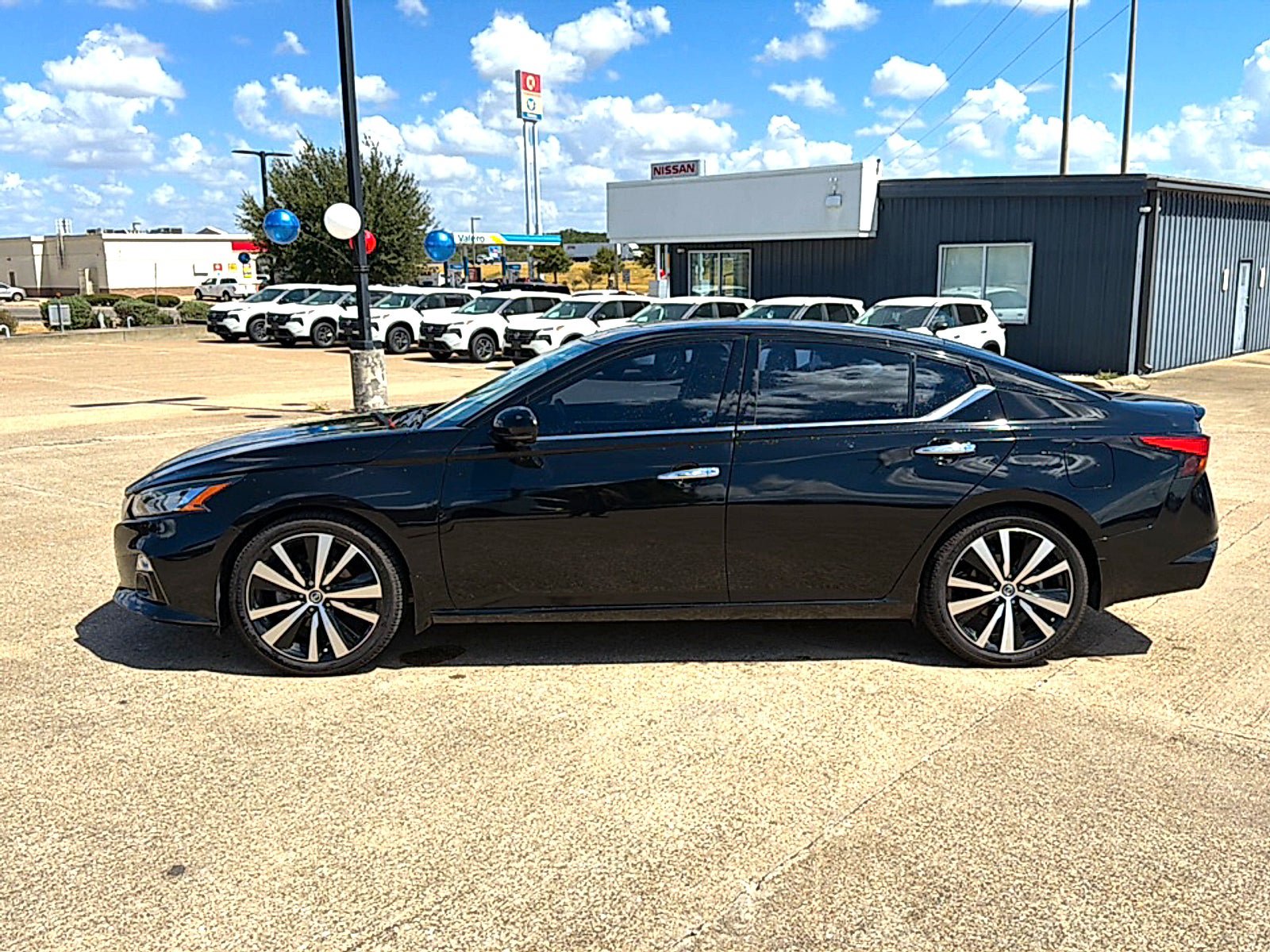 Used 2019 Nissan Altima 2.5 Platinum FWD image 2