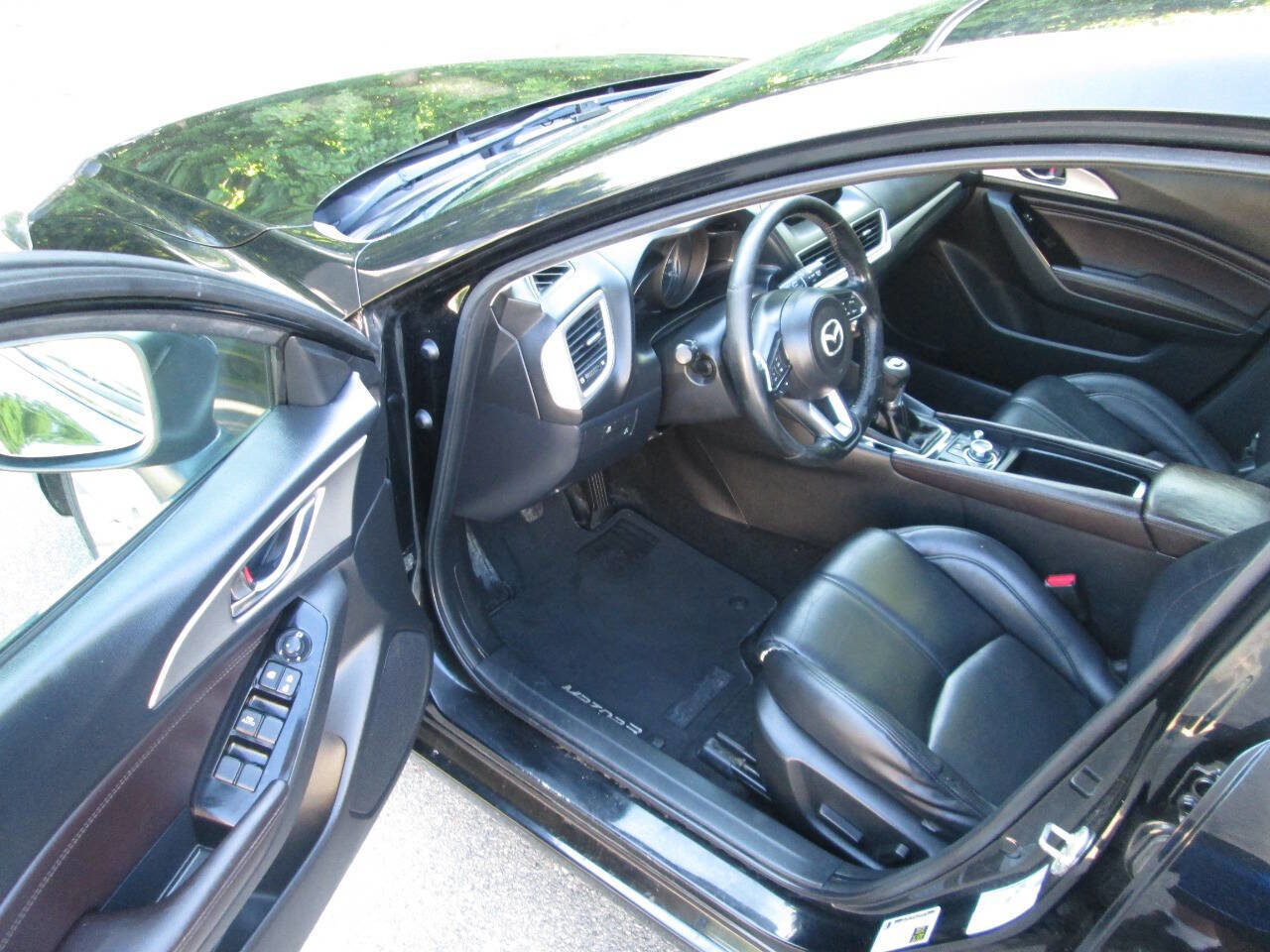 Used 2017 MAZDA MAZDA3 Touring FWD image 12
