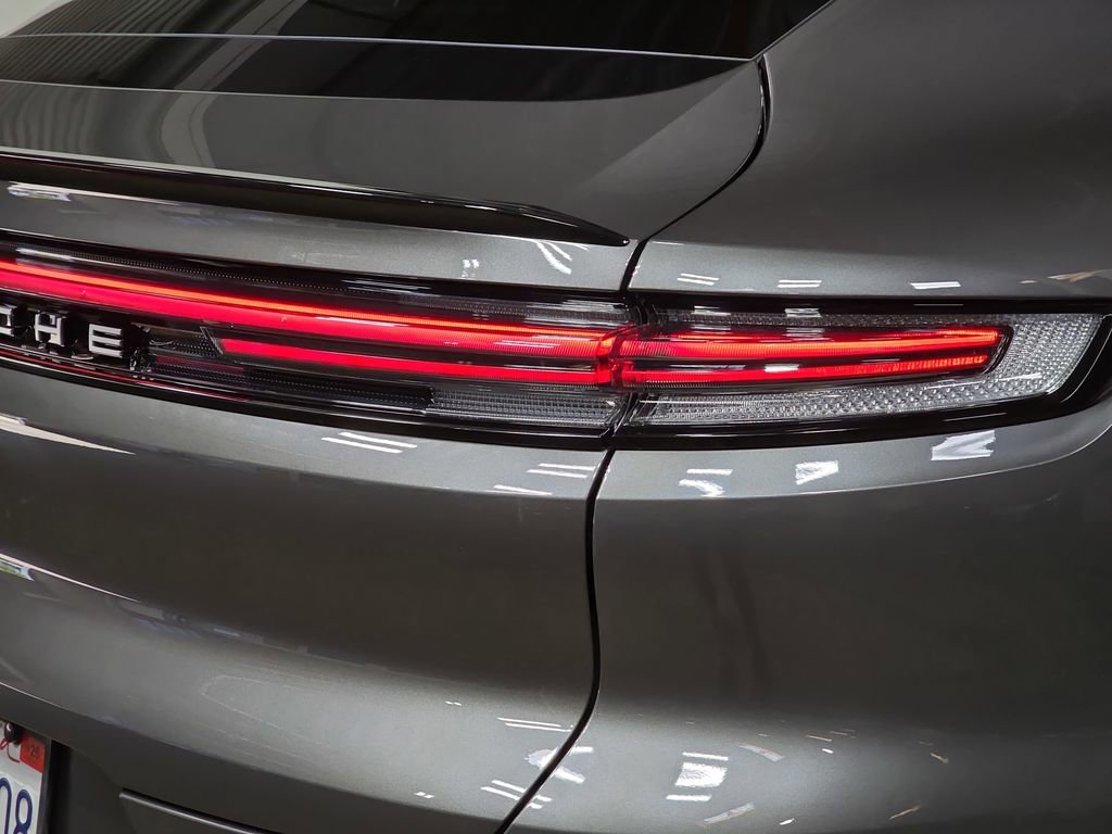 Certified 2024 Porsche Cayenne Coupe image 30