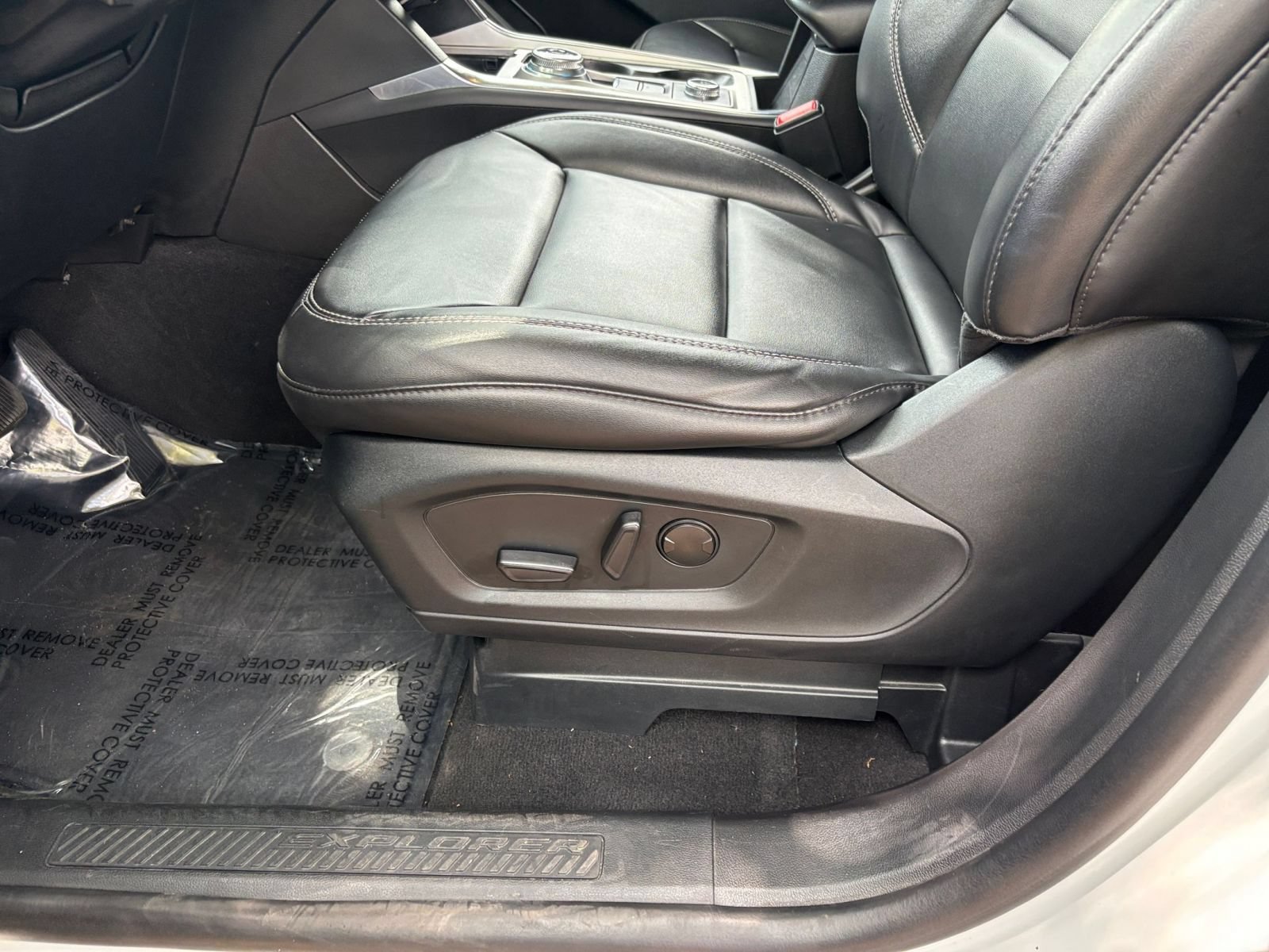 Used 2023 Ford Explorer XLT w/ Equipment Group 202A AWD/4WD image 21