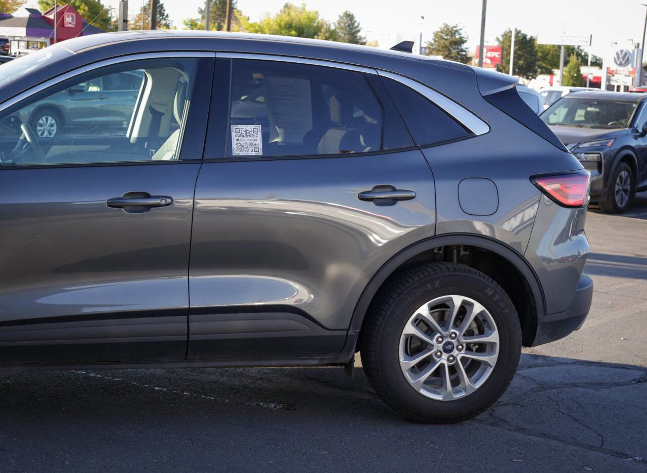 Used 2022 Ford Escape SE w/ Cold Weather Package image 8