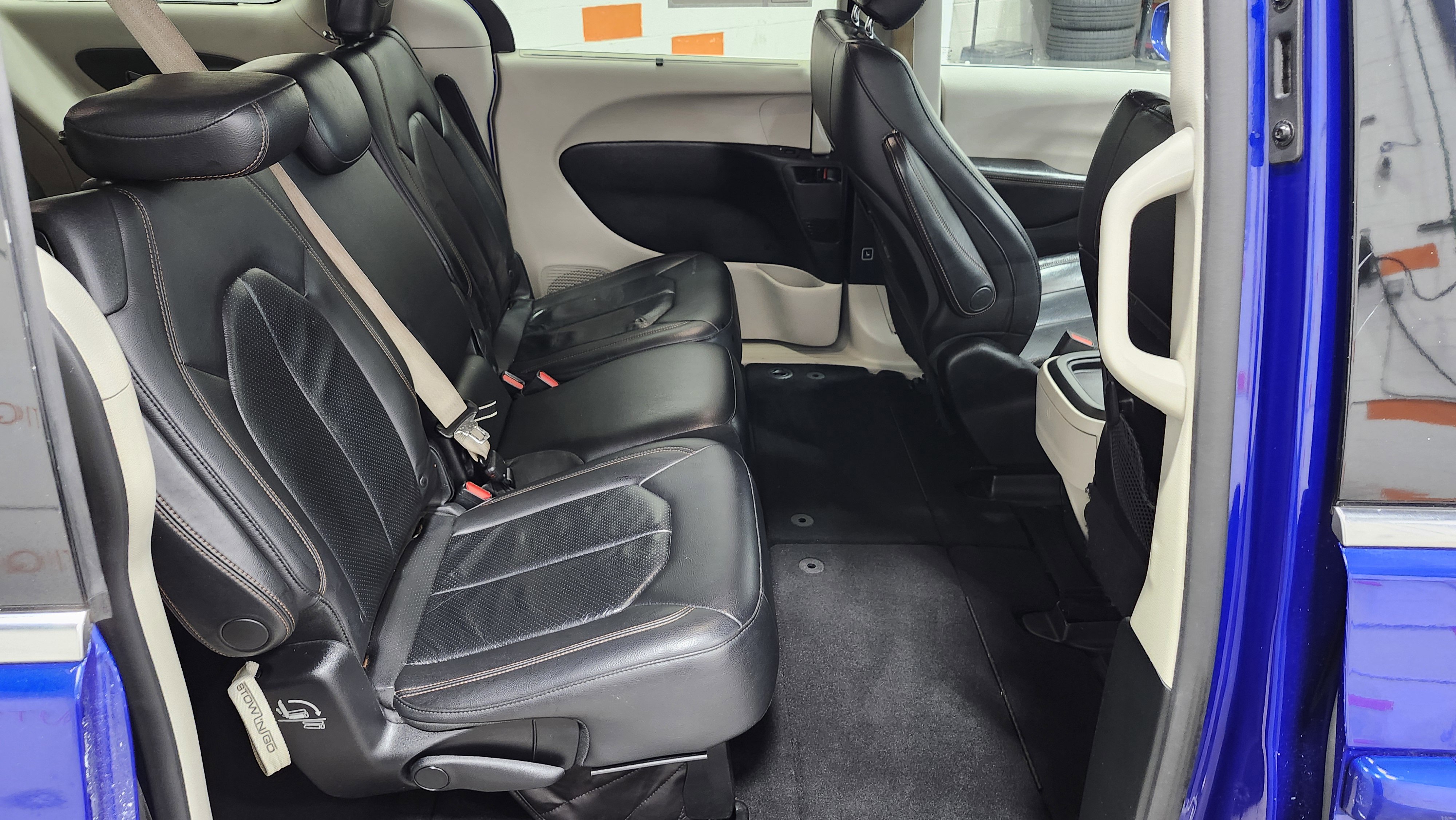 Used 2018 Chrysler Pacifica Touring-L image 17