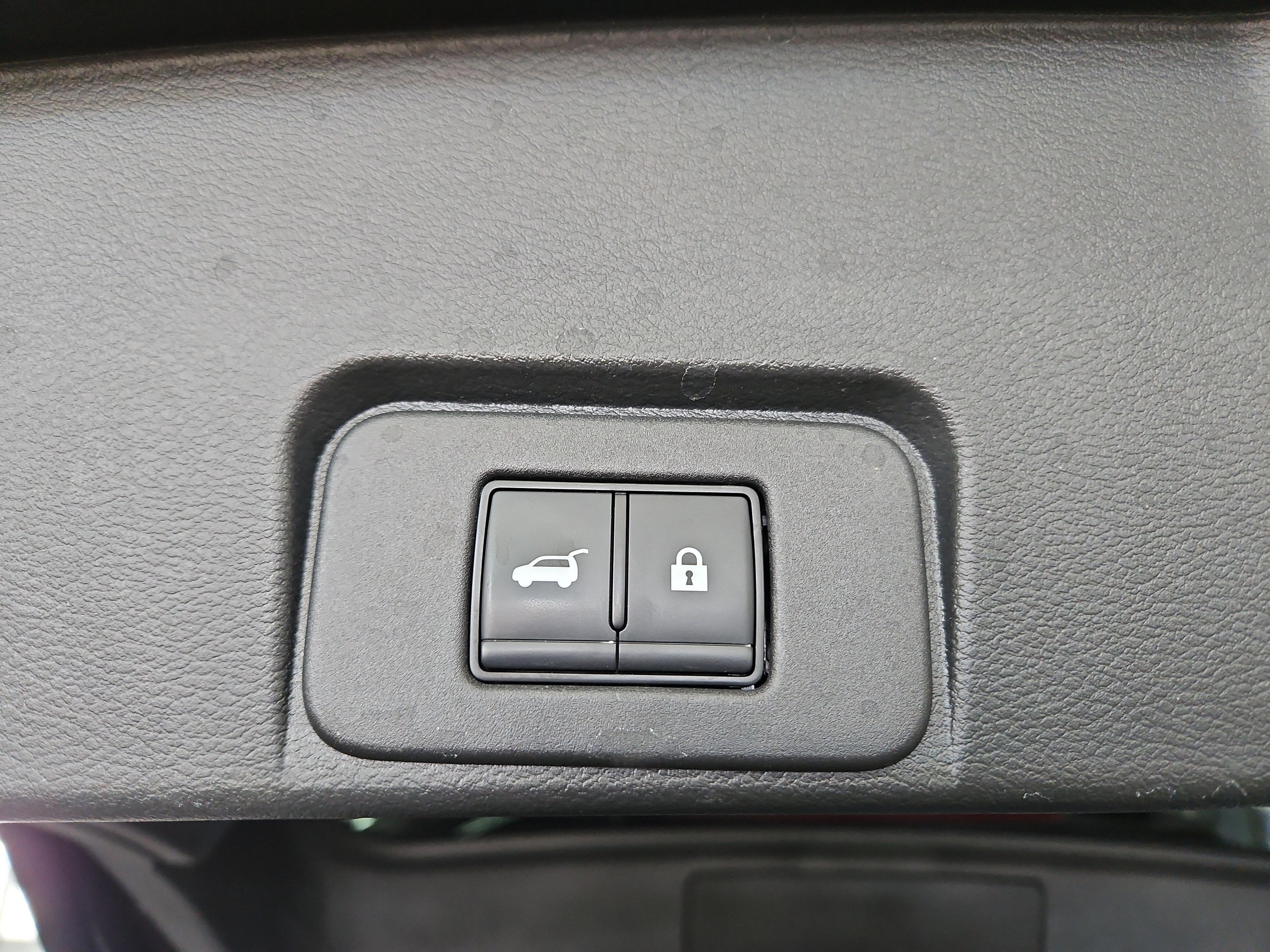 Used 2023 Nissan Rogue SV w/ SV Premium B Package image 14