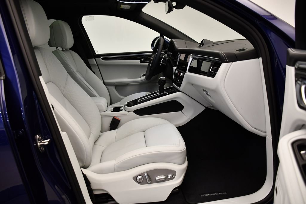 Certified 2025 Porsche Macan image 50