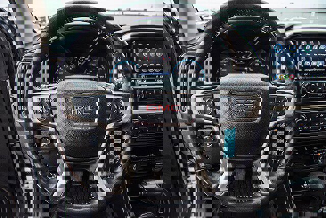 Used 2021 GMC Canyon Denali image 8