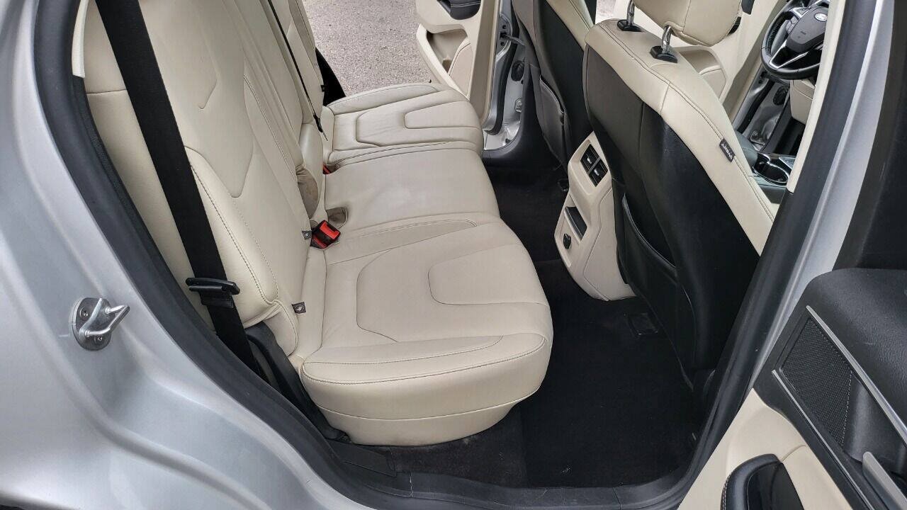 Used 2016 Ford Edge Titanium FWD image 18