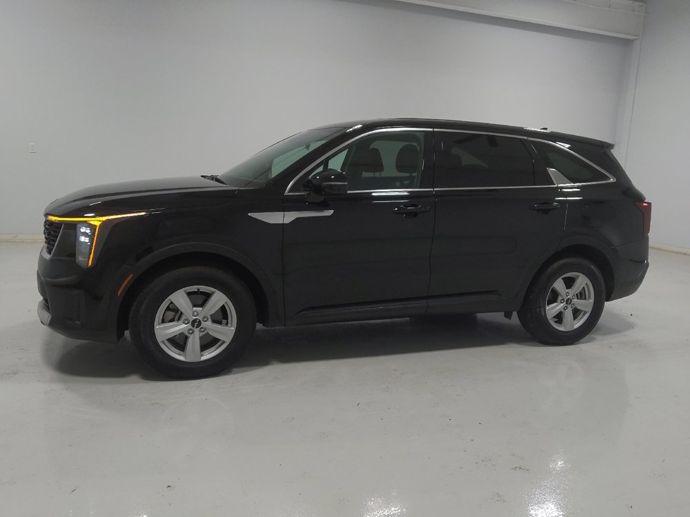Used 2024 Kia Sorento LX FWD image 2