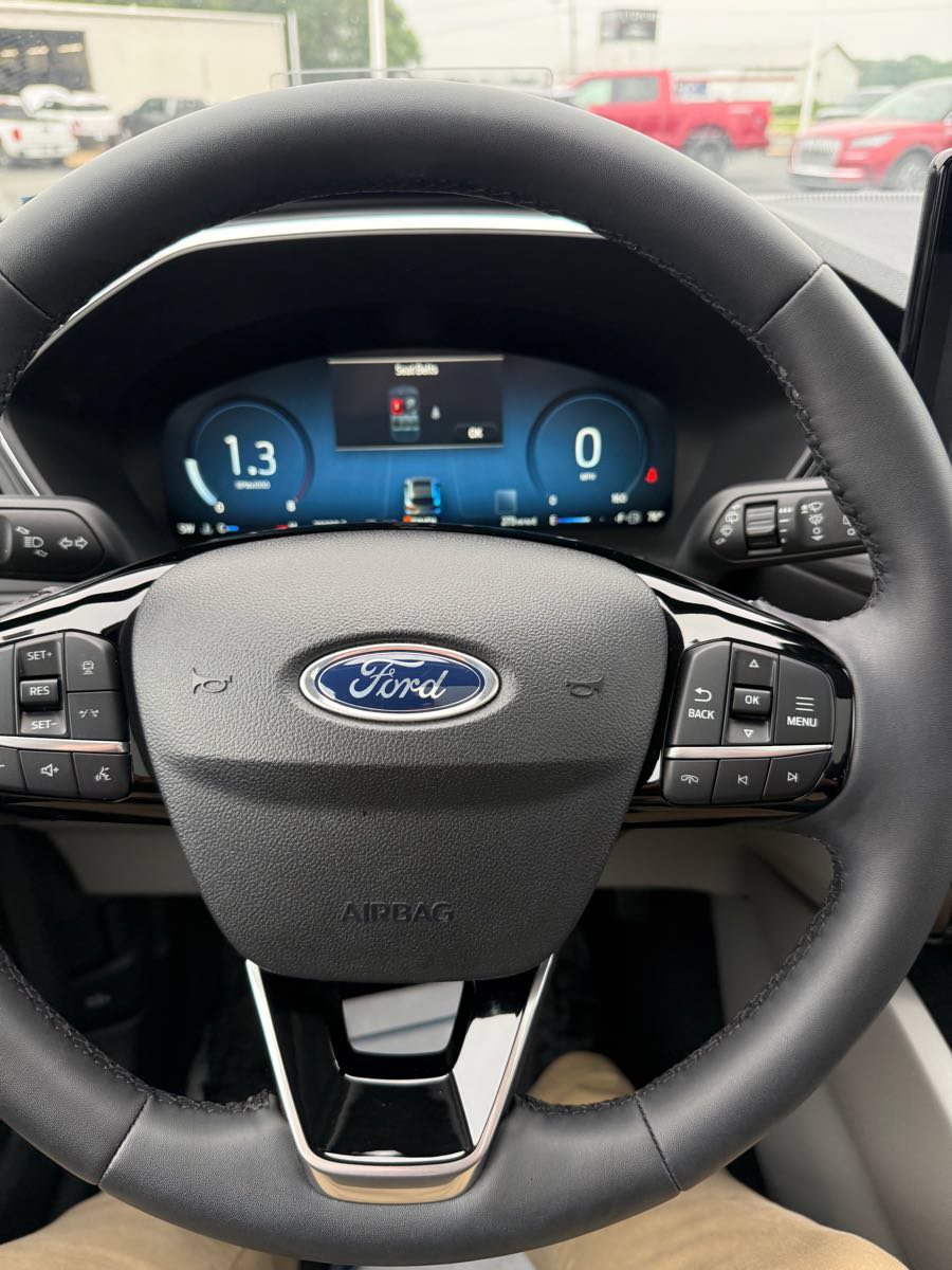 Used 2023 Ford Escape Platinum w/ Premium Technology Package AWD/4WD image 16